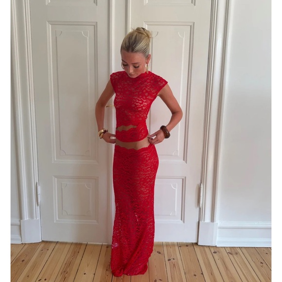 Elegant Red Lace Maxi Dress